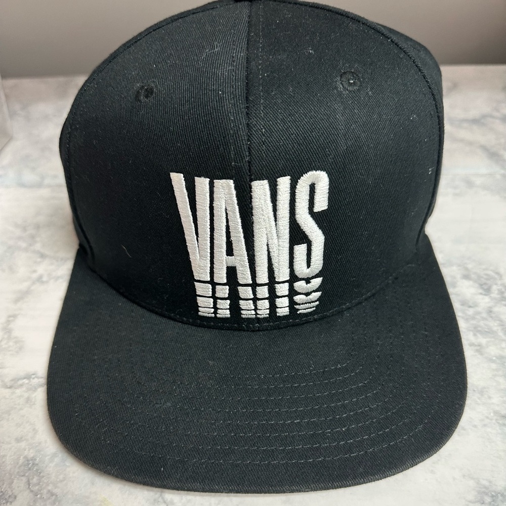 Vans Like New Black SnapBack Cap
